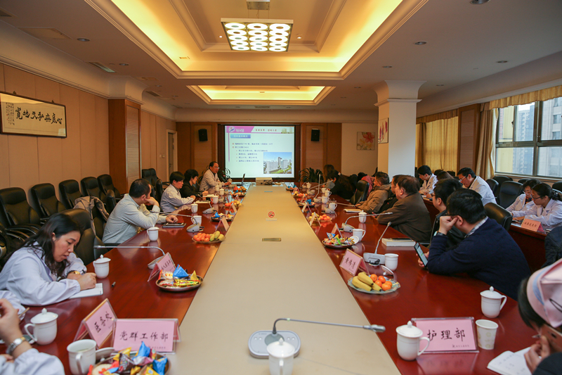 自拍偷拍
召开2017年行风监督员座谈会1