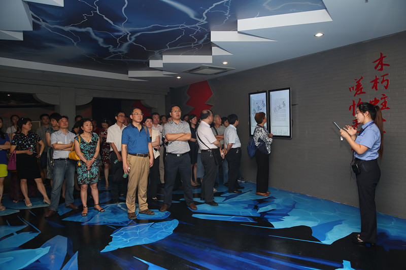 参观建邺区检察院警示教育基地&mdash;&mdash;&ldquo;木朽蛀生，嗟悔无及&rdquo;展厅