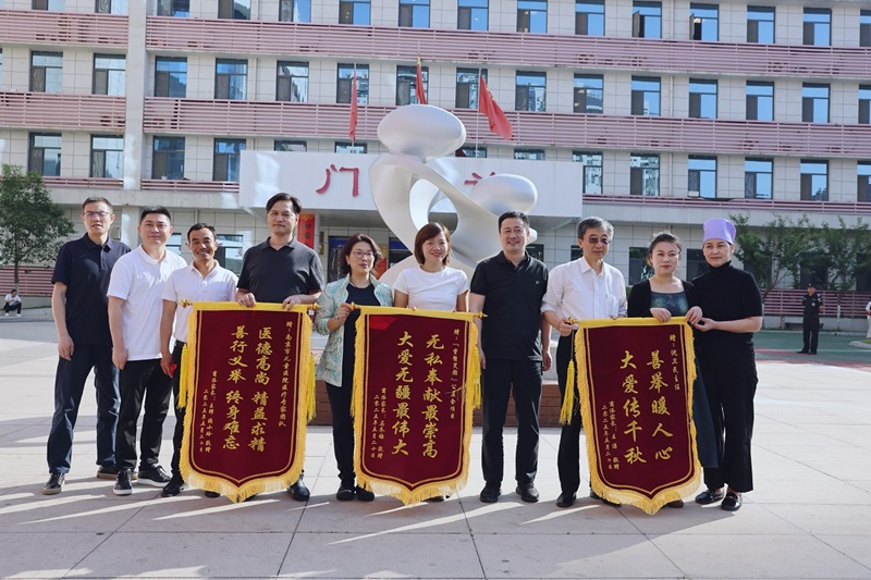 锦旗2505-烧整科208A沈卫民 (1).jpg